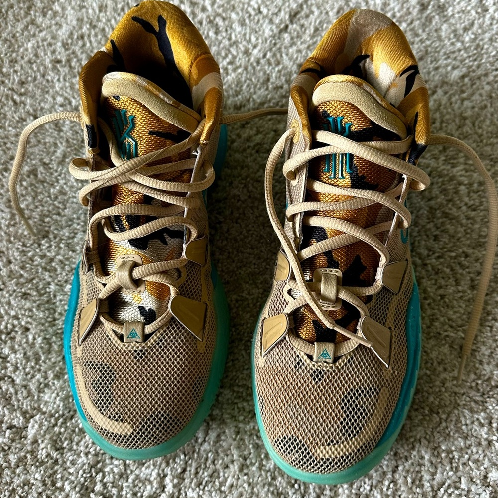 Kyrie Youth Sneakers